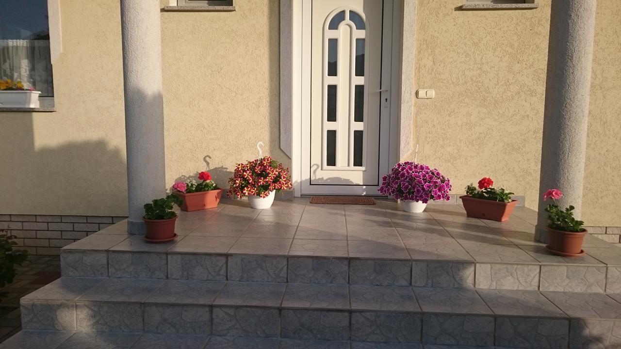 Bük Natalie Appartment מראה חיצוני תמונה