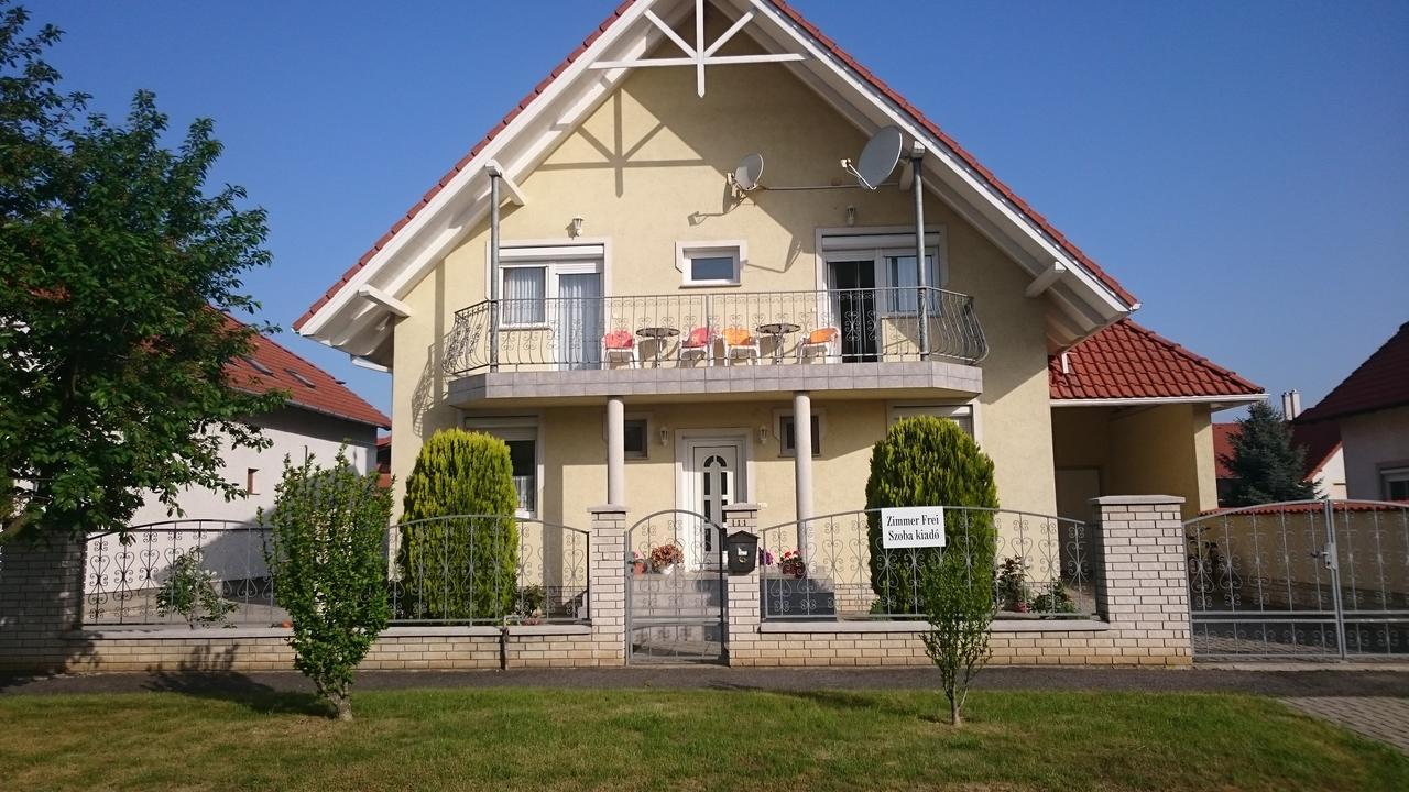Bük Natalie Appartment מראה חיצוני תמונה